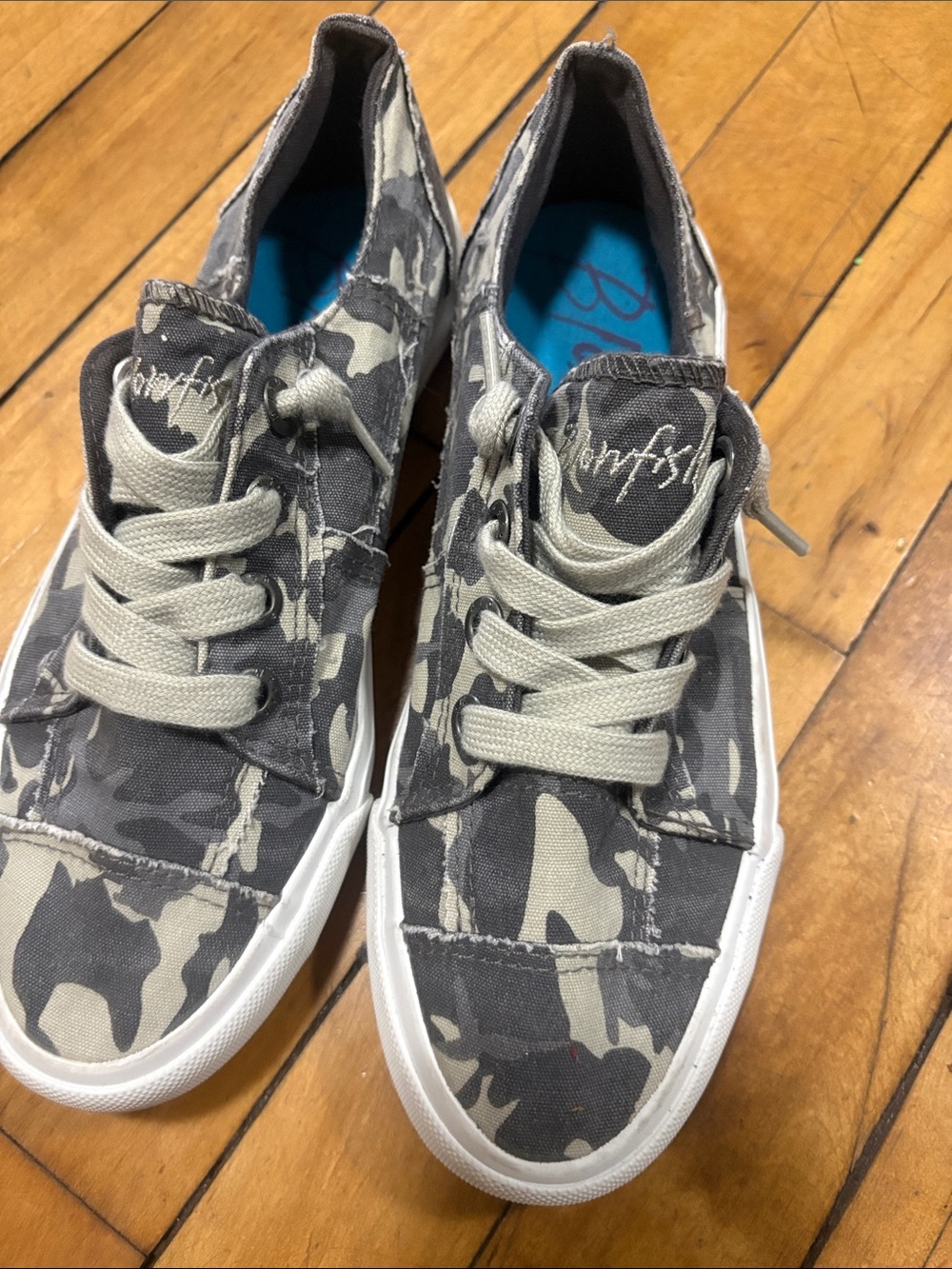 Blowfish Women’s Camo Slip-On Sneakers , Size 6